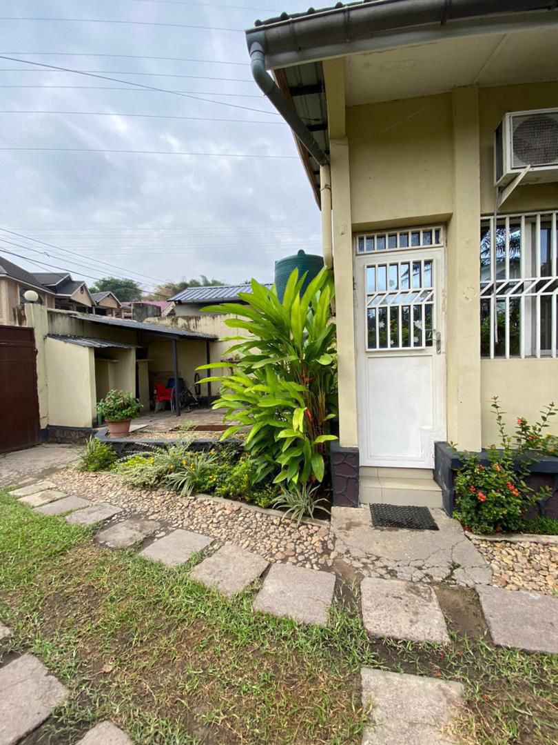 Parcelle en vente dotée d'une grande maison à Ma campagne/Ngaliema