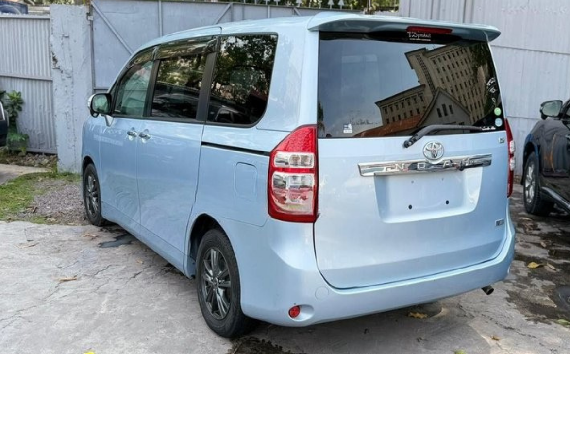 Toyota noah 2015