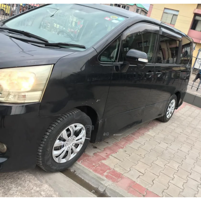 Toyota Noah 2012 Noir