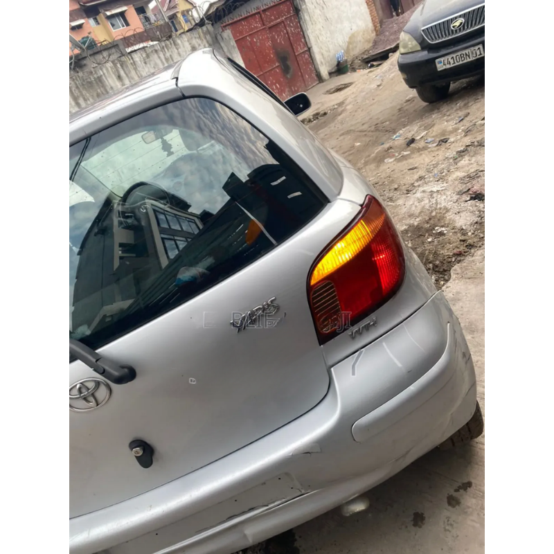 Toyota Yaris 2010 Gris