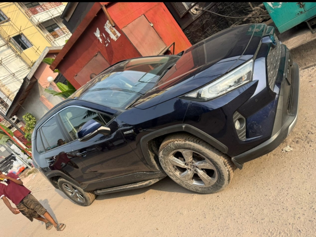 Rav hybrid 2021Volant gauche Sans plaque Marche pieds ???? 25000$ 