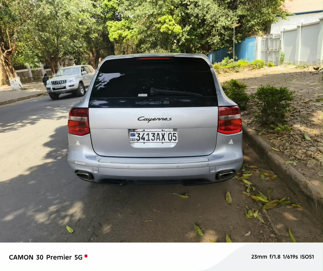 Porsche Cayenne 2015 gris argenté à vendre à Lubumbashi, SUV essence 167 000 km