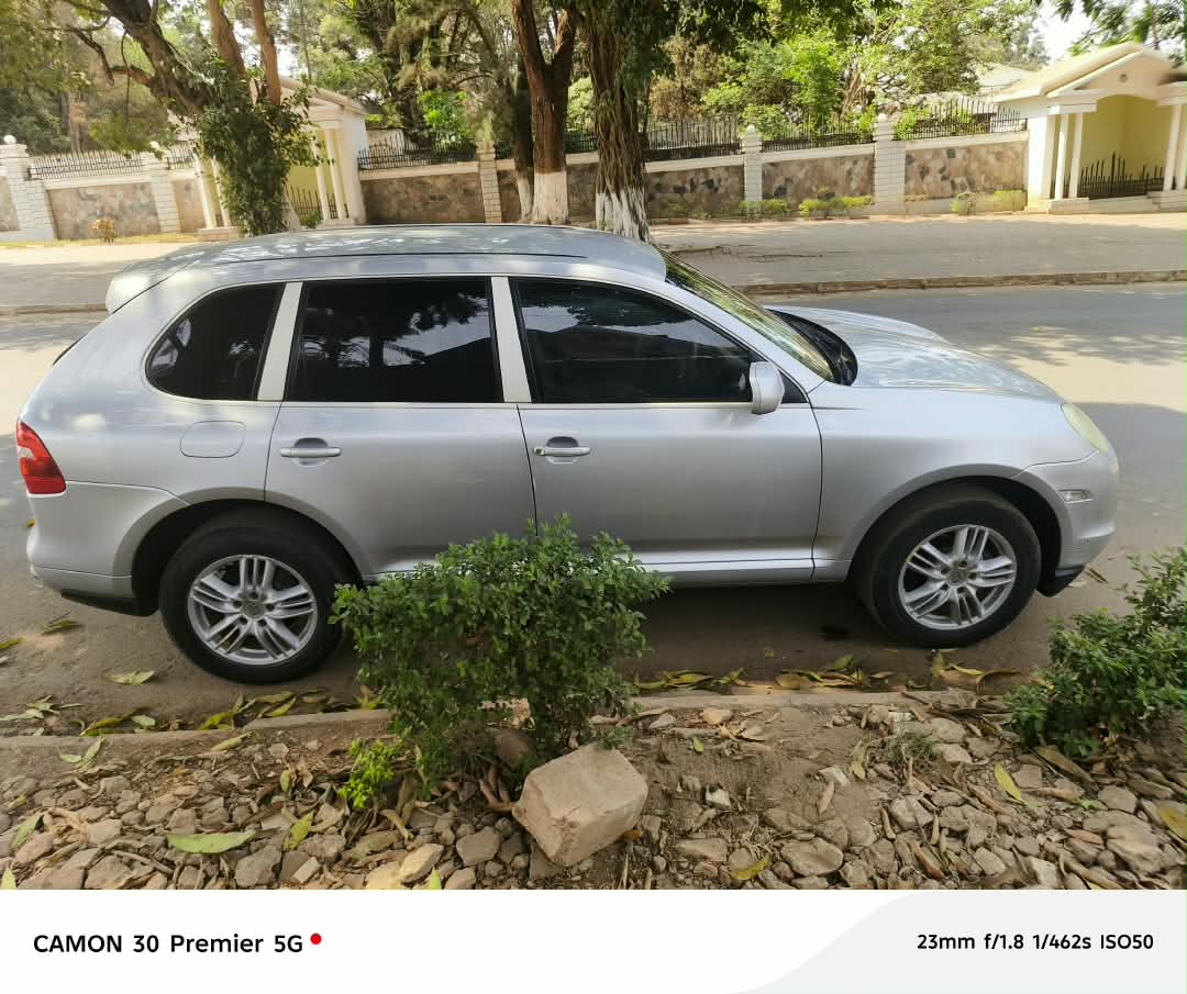 Porsche Cayenne 2015 gris argenté à vendre à Lubumbashi, SUV essence 167 000 km