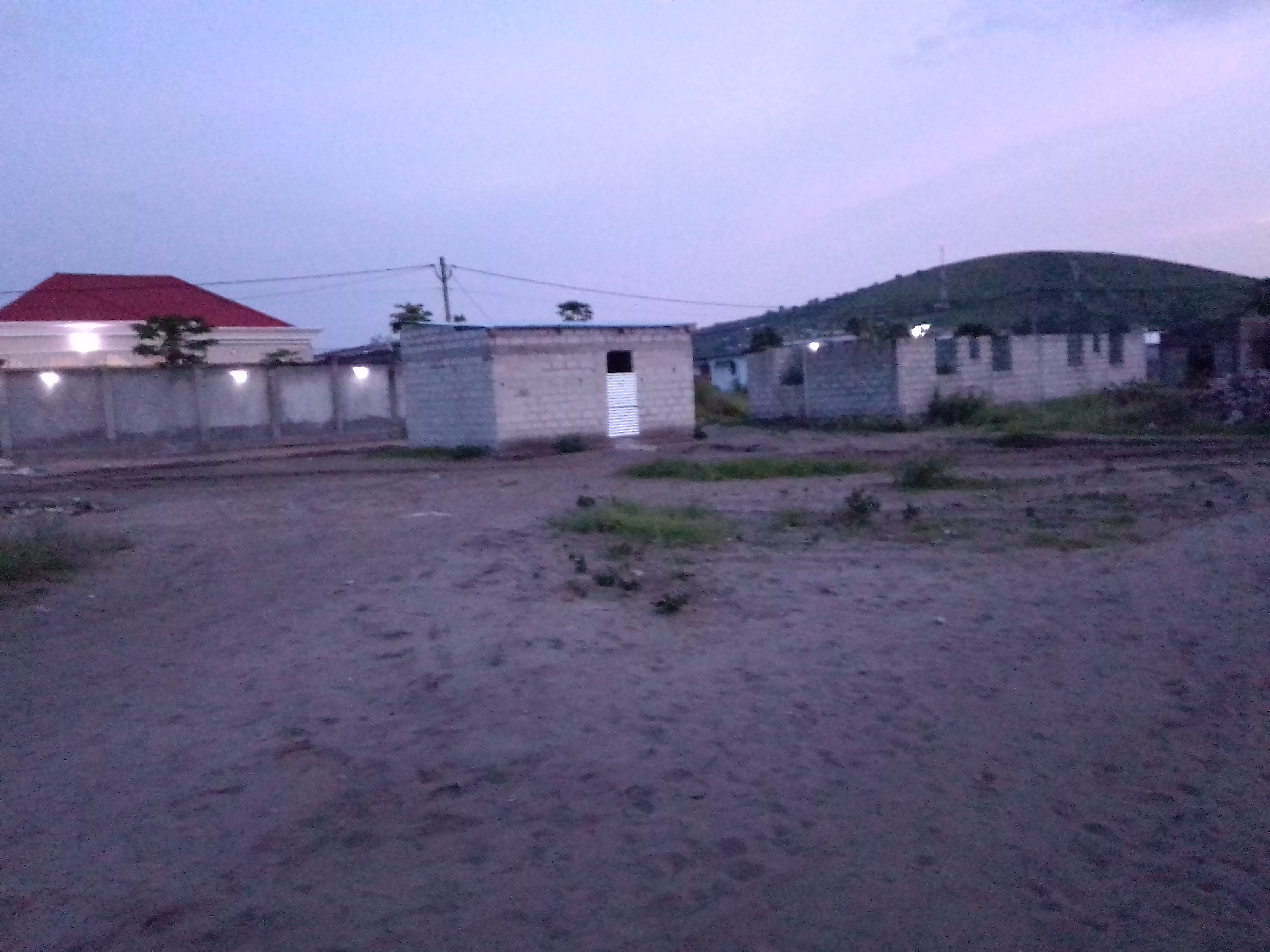 20/20 parcelle a vendre quartier Djirie en face d'Emilie biayenda 