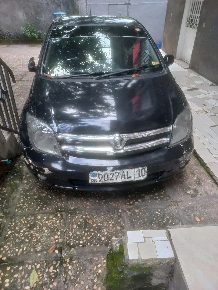 Voiture Toyota Ist 