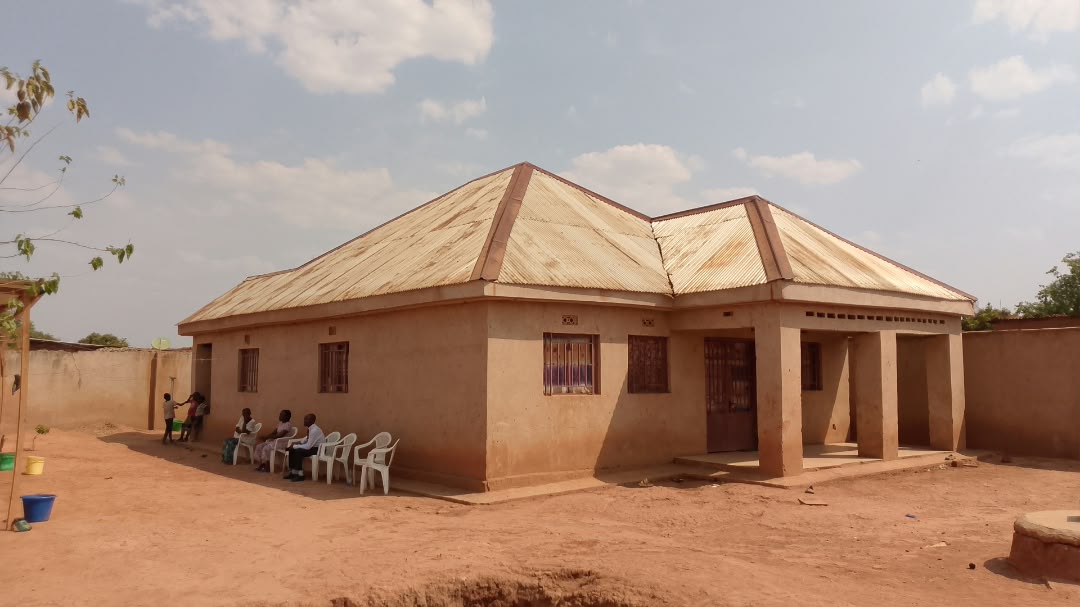 Parcelle de 875 m² avec maison et boyerie à vendre à Luwowoshi
